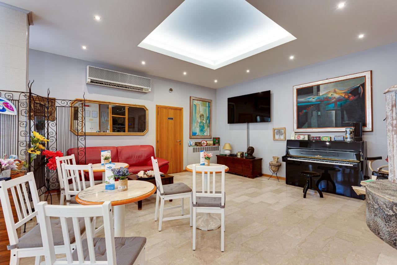 Hotel Kiss Cesenatico Extérieur photo